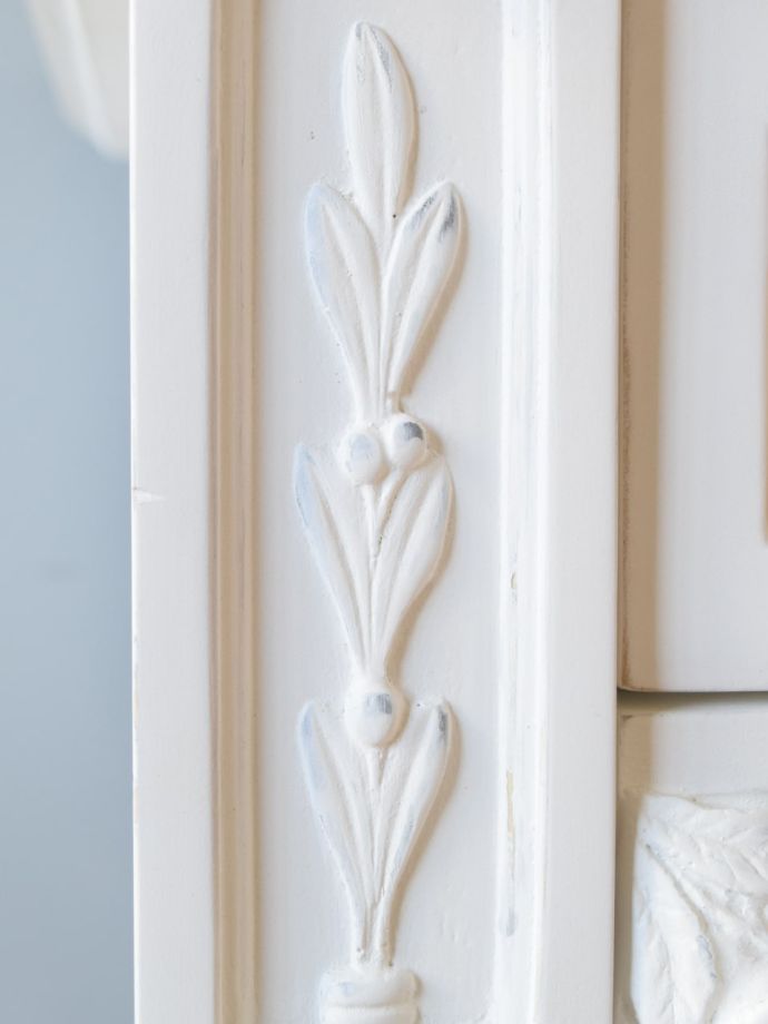 アンティーク風家具の装飾