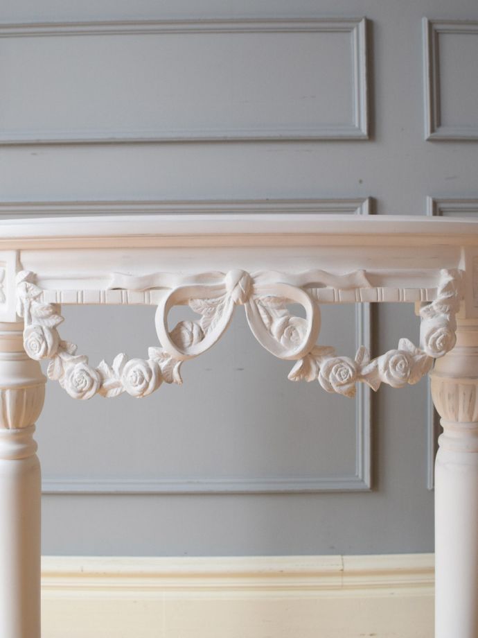 アンティーク風家具の装飾