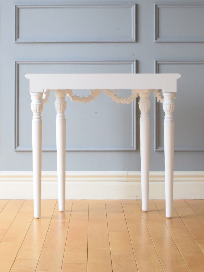 コンソールテーブルの後ろ姿