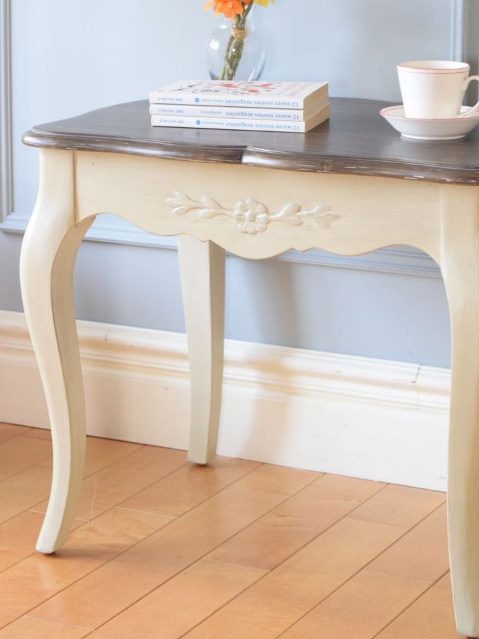 フランスのアンティーク調のおしゃれなローテーブル、シャビーシックな