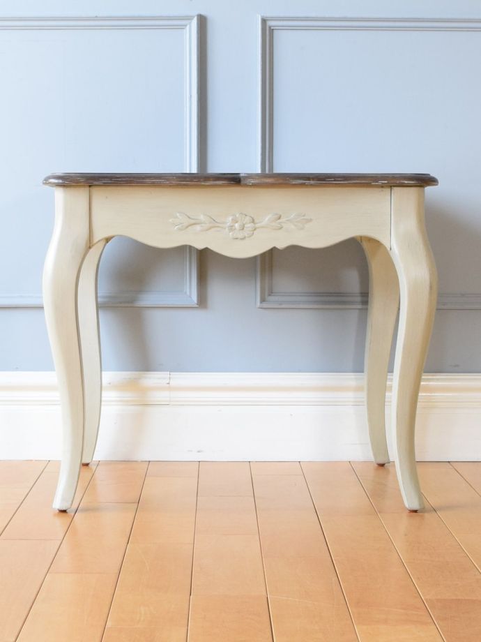 フランスのアンティーク調のおしゃれなローテーブル、シャビーシックな