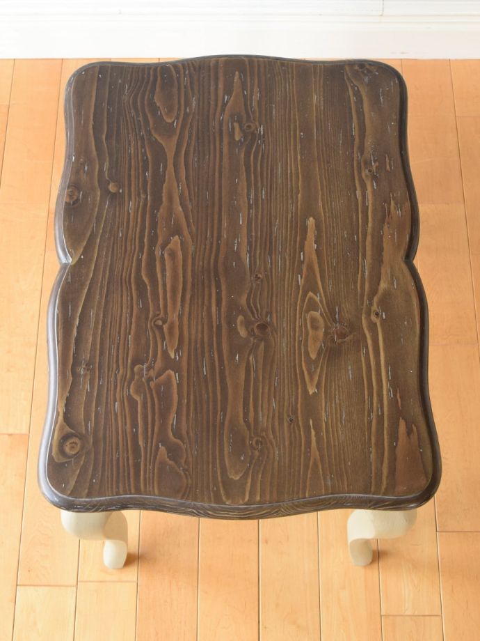 フランスのアンティーク調のおしゃれなローテーブル、シャビーシックな