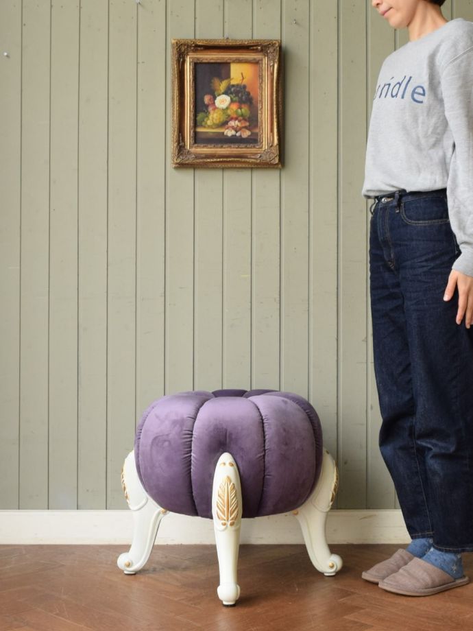 猫足が可愛いパンプキンスツール