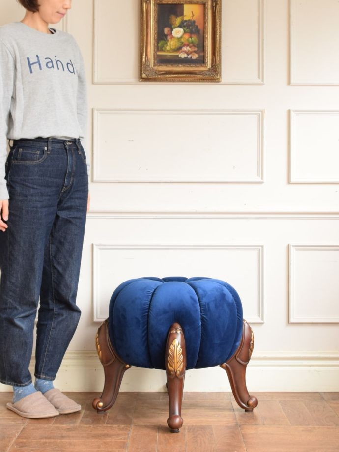 猫足が可愛いパンプキンスツール