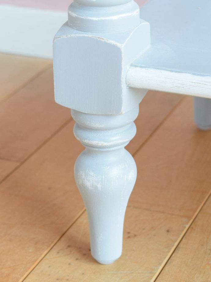 サイドチェストの脚