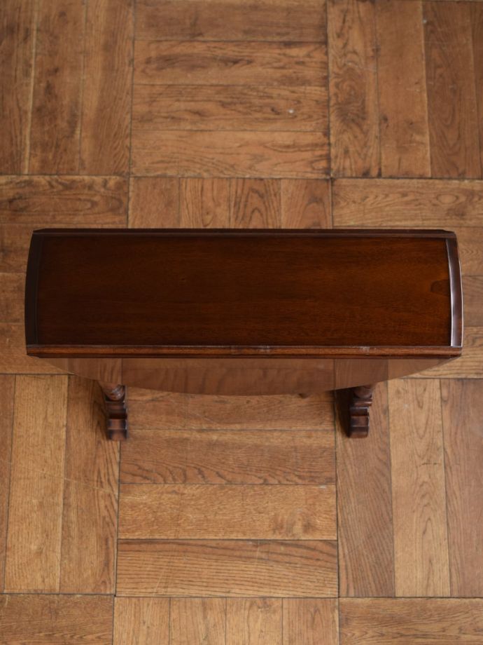 コンパクトなゲートレッグテーブル