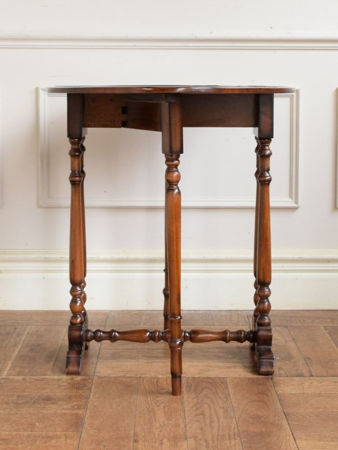 伸長式テーブルの横