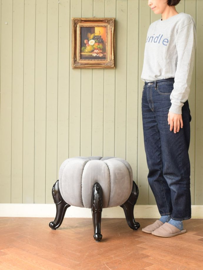 猫足が可愛いパンプキンスツール