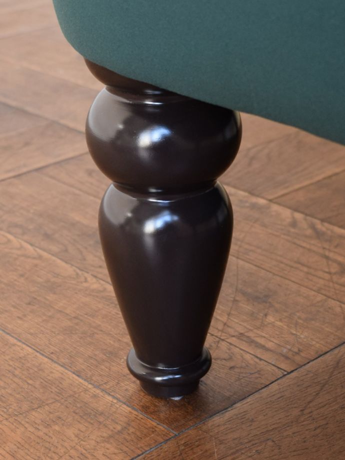 挽き物細工の木製の脚