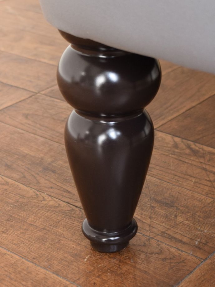 挽き物細工の木製の脚