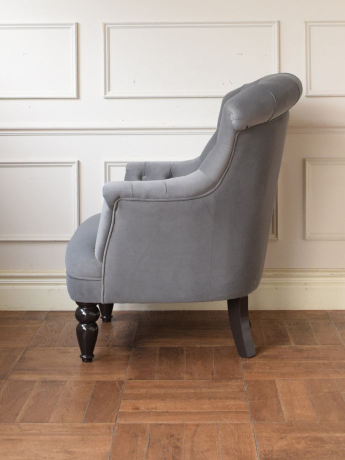 パーソナルチェアの横顔