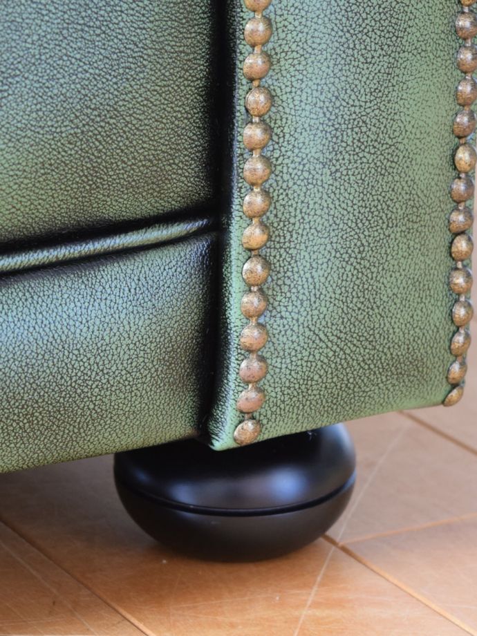 ソファの木製の脚