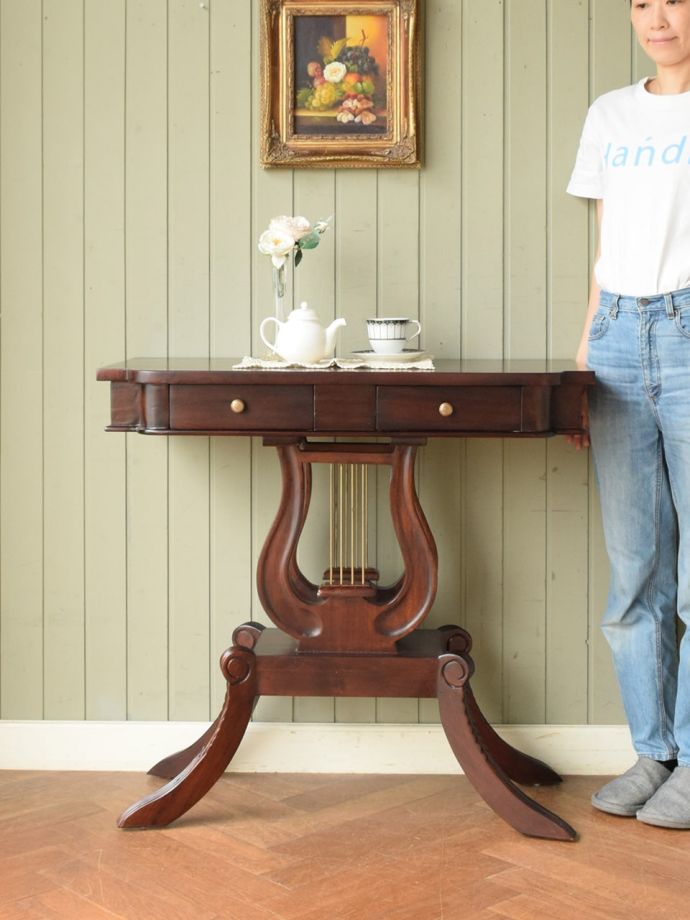 アンティーク調のコンソールテーブル、マホガニー材のハープテーブル(y