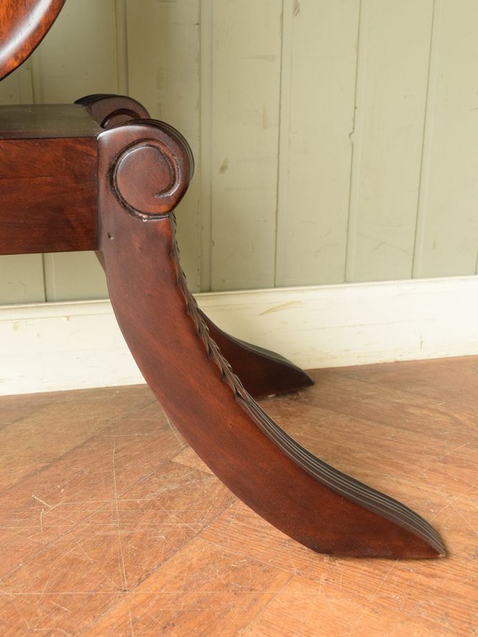 アンティーク風家具の脚