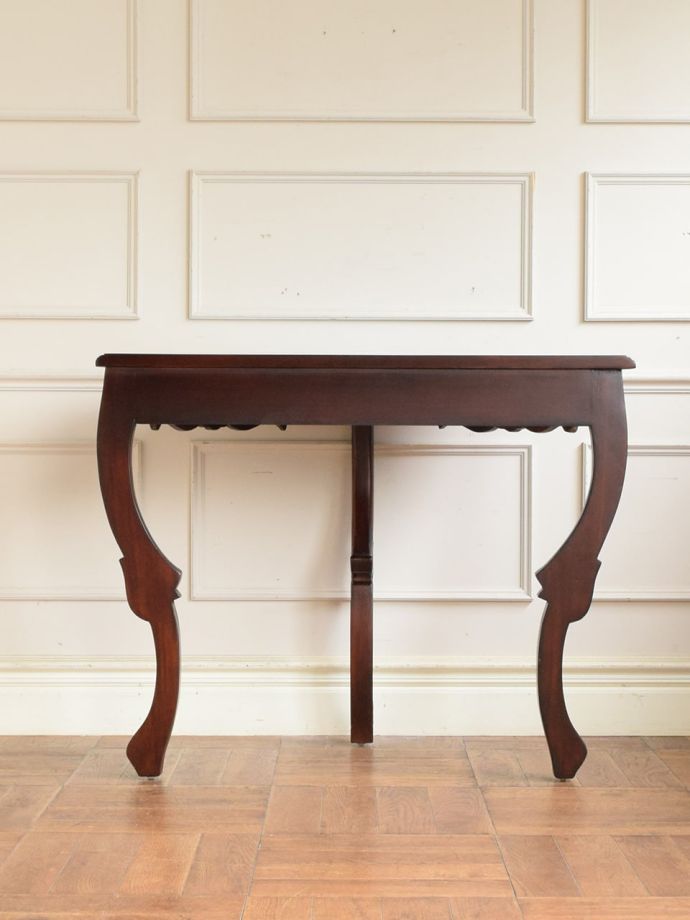 コンソールテーブルの後ろ