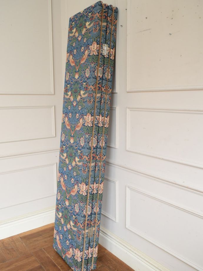 折りたためる衝立