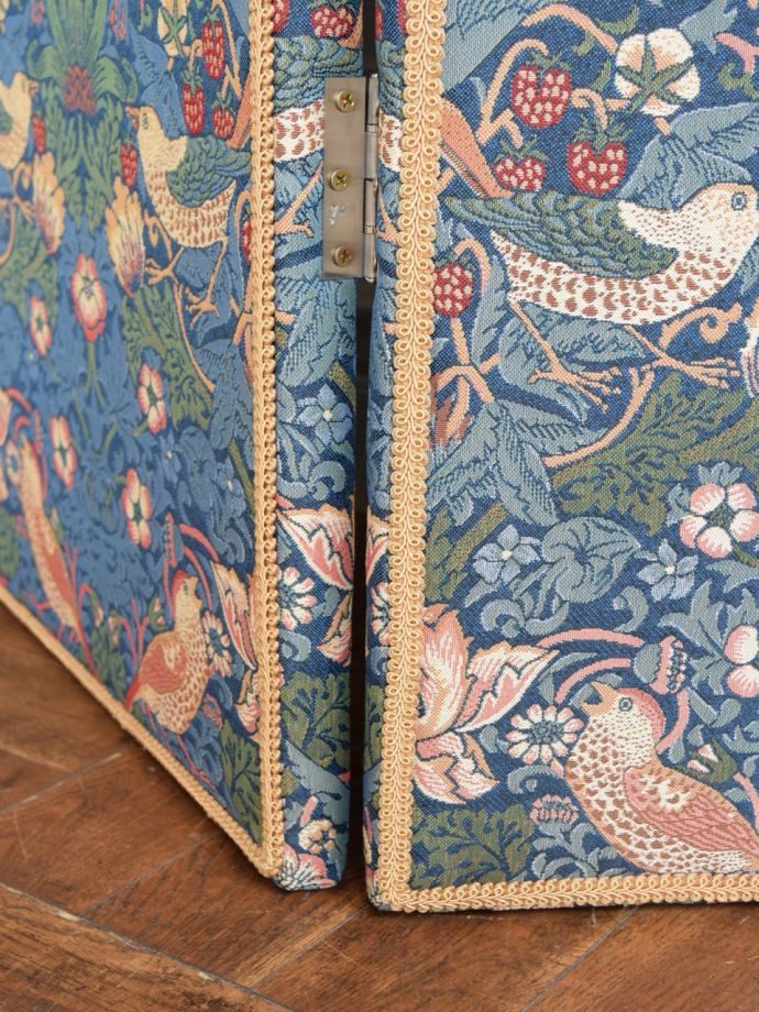 折り畳めるパーテーション