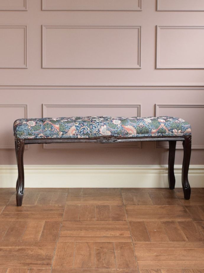 アンティーク風スツールの後ろ姿