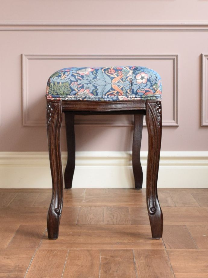 スツールの側面