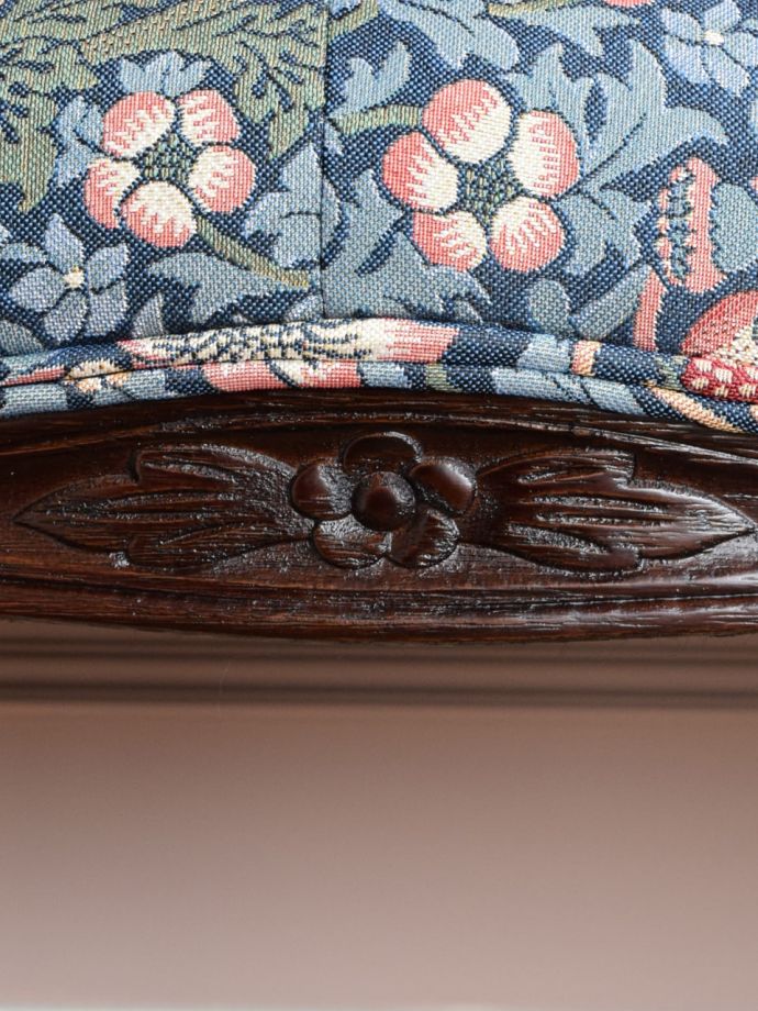 アンティーク調椅子の装飾