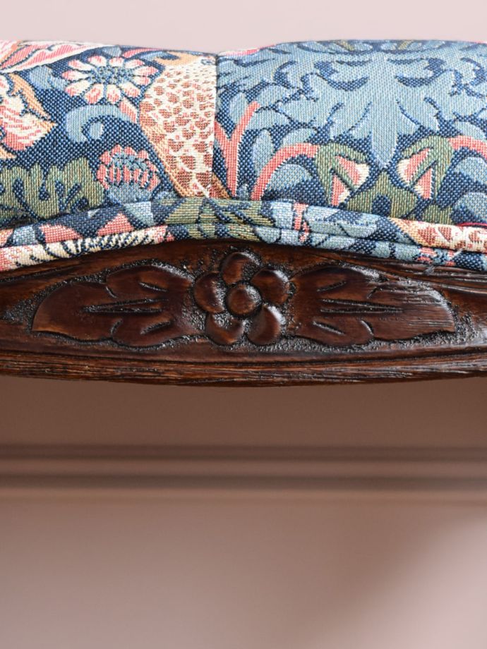 スツールの装飾