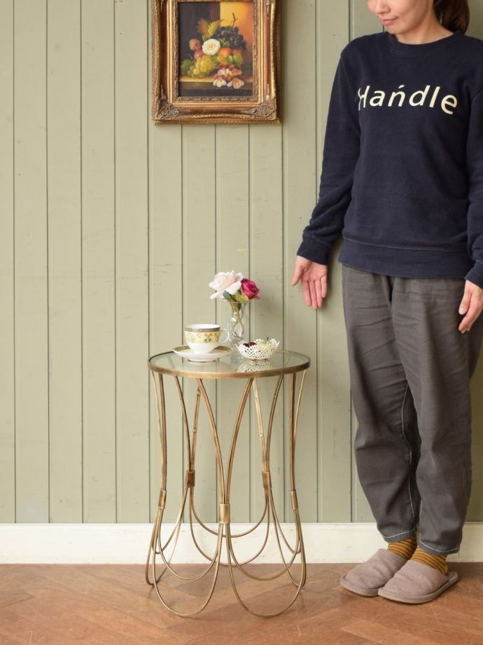 アンティーク風のアイアンテーブル