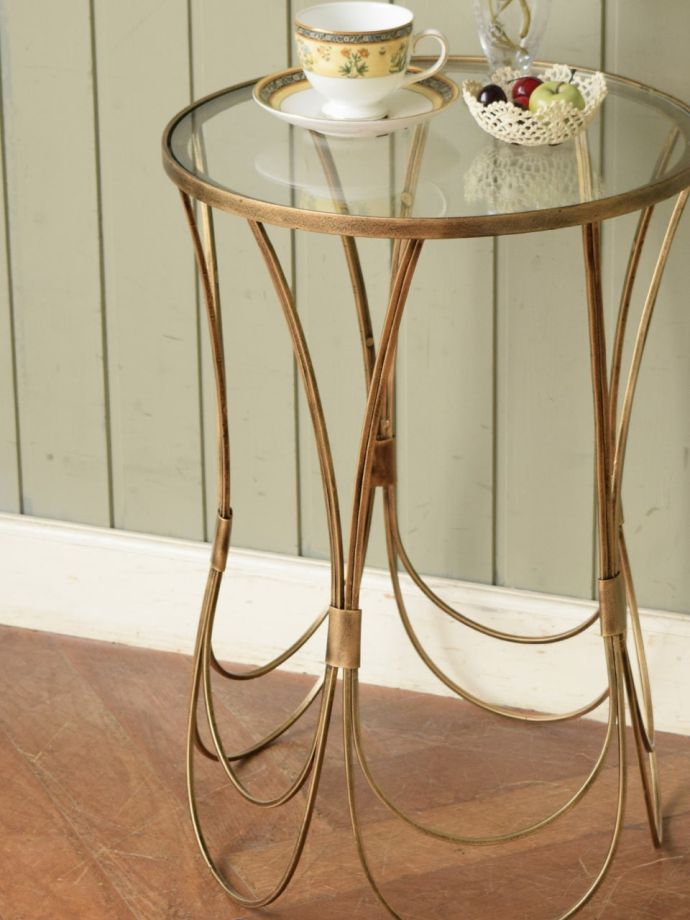 おしゃれなアイアンテーブル