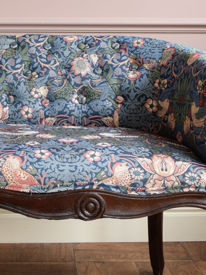 おしゃれなアンティーク風ソファ