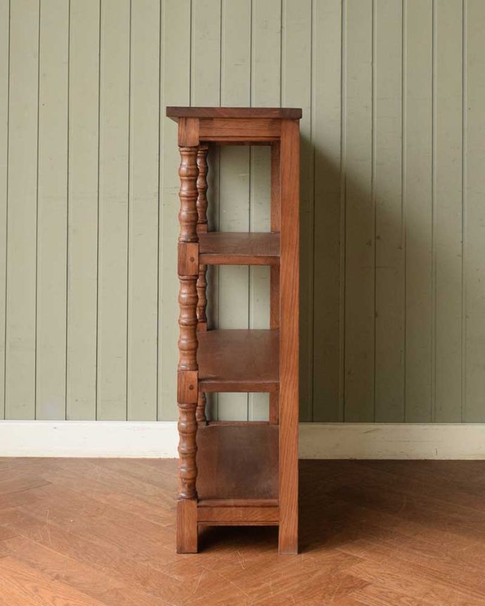 オープンキャビネットの横