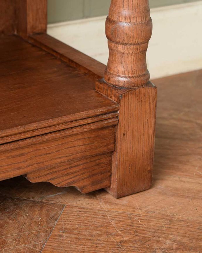 アンティーク風家具の脚