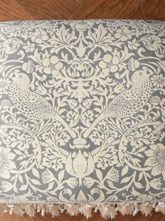 アンティーク調スツールの生地