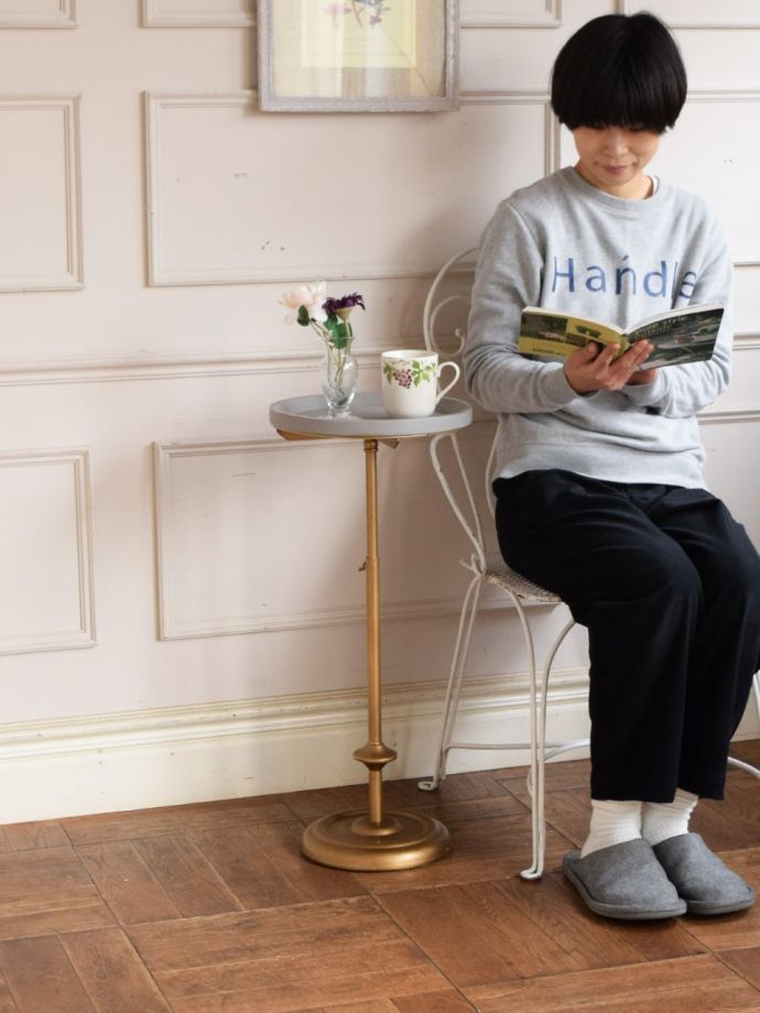 アンティーク風のオケージョナルテーブル