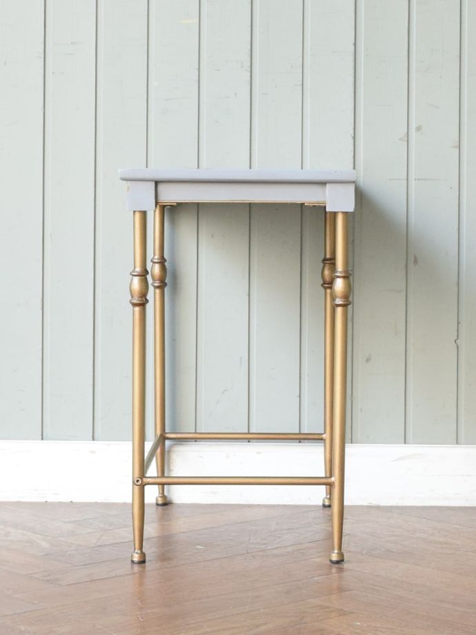 サイドテーブルの反対側