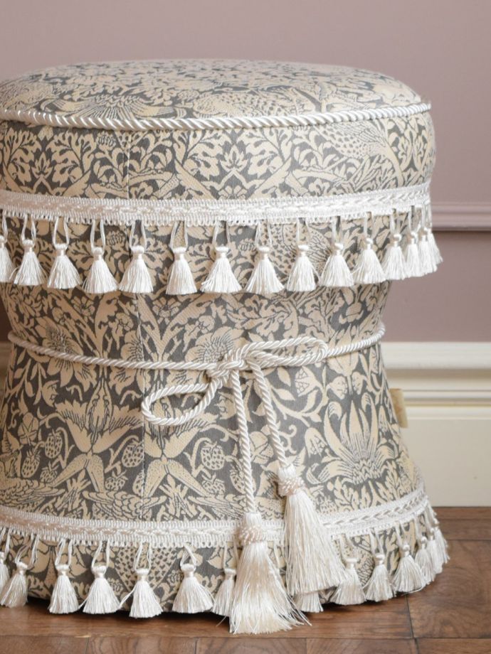 おしゃれなアンティーク風スツール