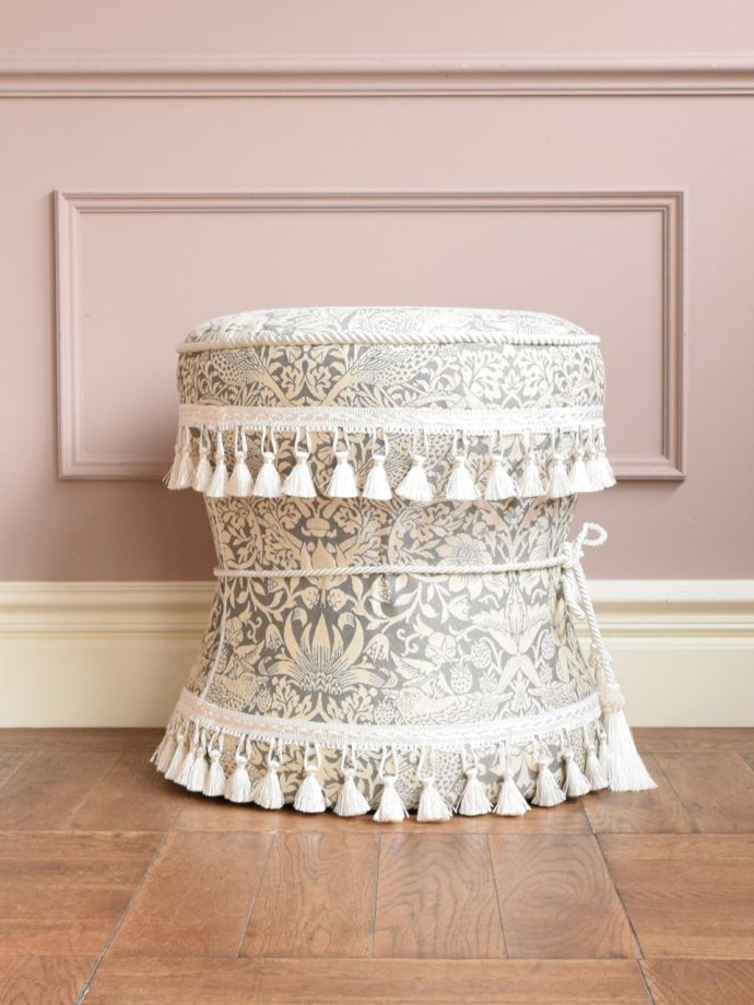 スツールを横からみると