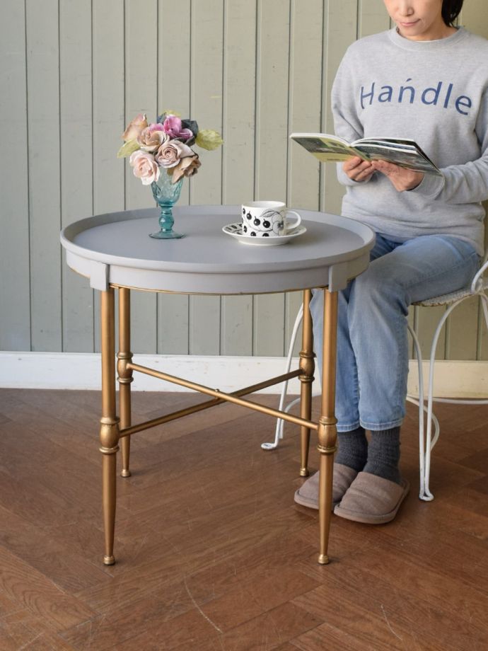 アンティーク風のオケージョナルテーブル