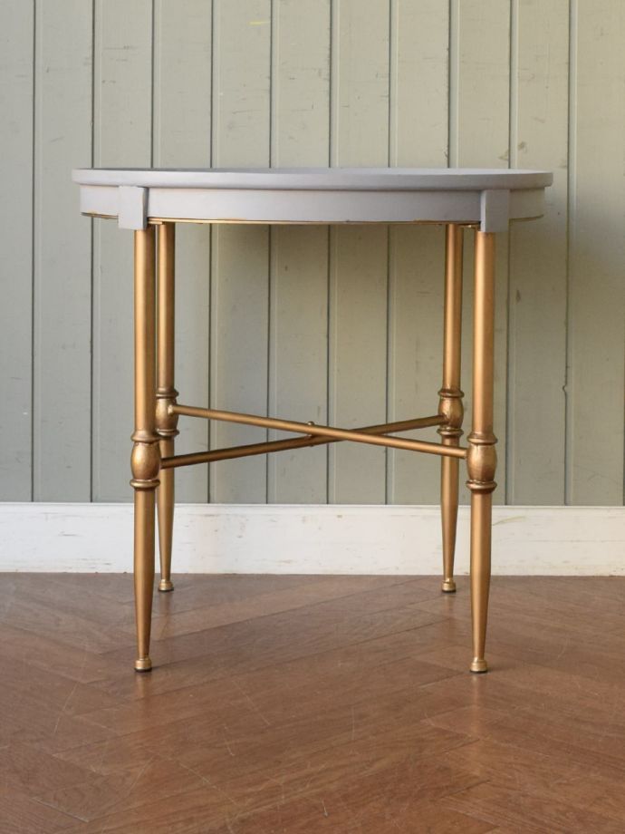 サイドテーブルの側面