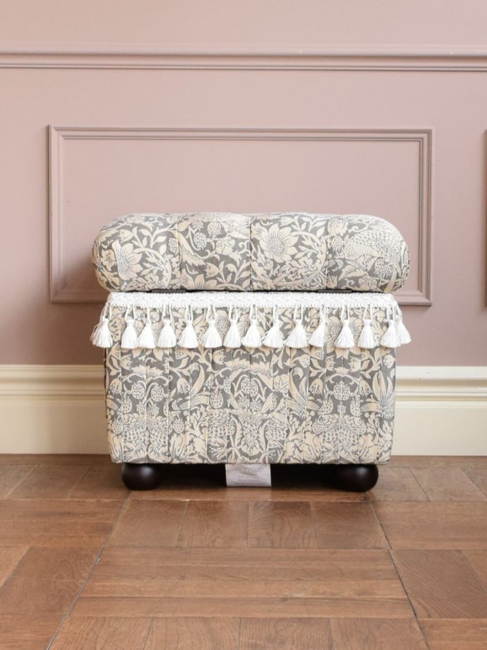 スツールを横からみると