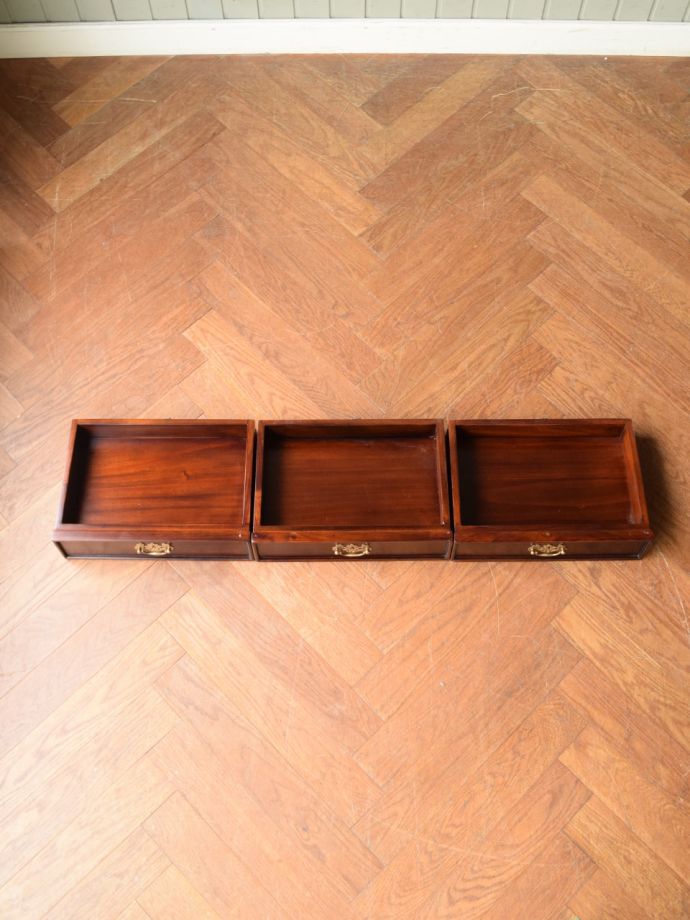 デスクの引き出し