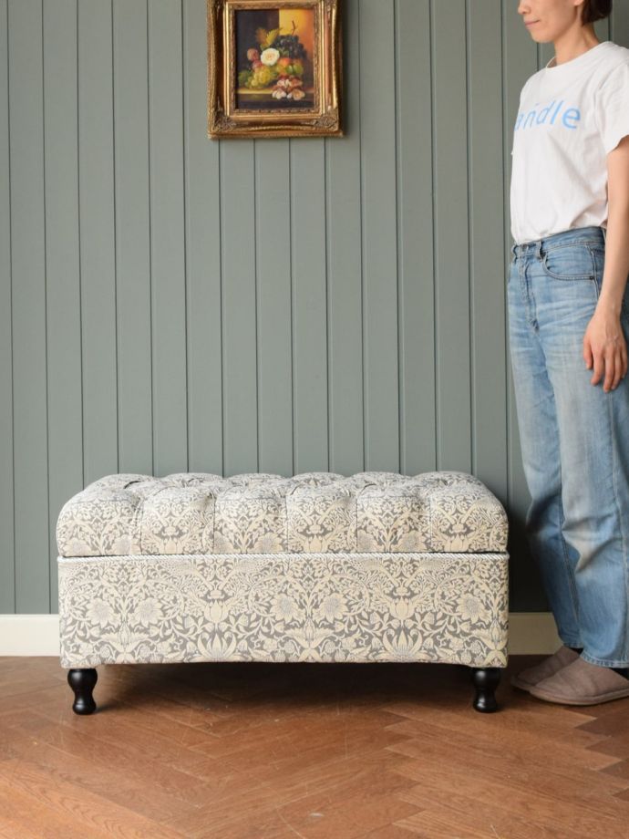 ウィリアムモリスデザインの収納付ベンチ