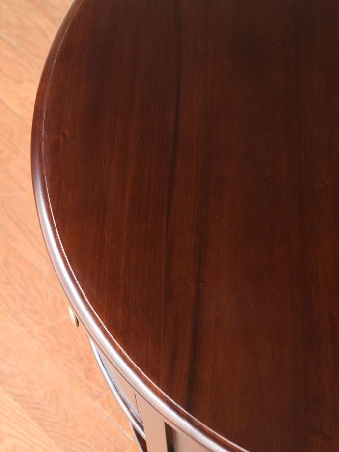 テーブルの天板の木目