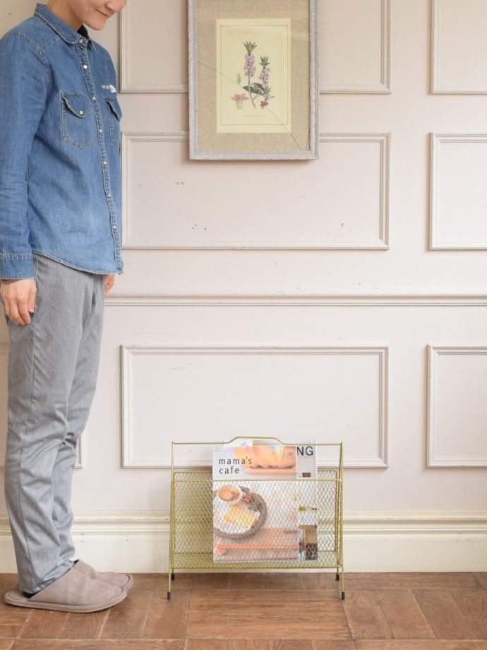 どこでも便利に使えるマガジンラック