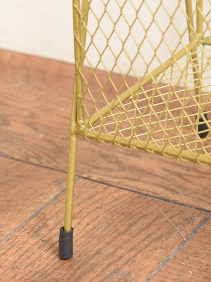 マガジンラックの脚