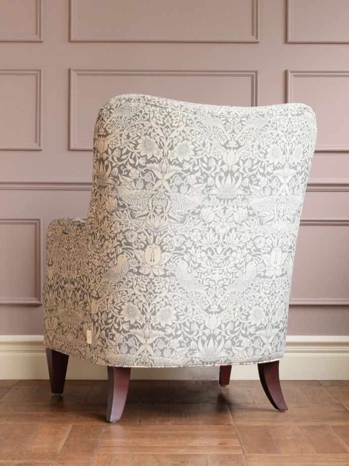 リビングチェアの後ろ姿