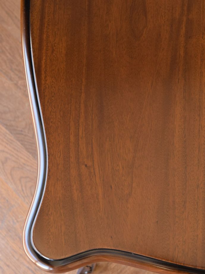 テーブルの天板の木目