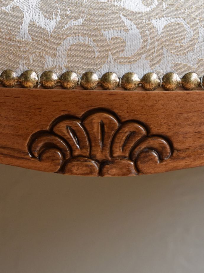 アンティーク調椅子の装飾