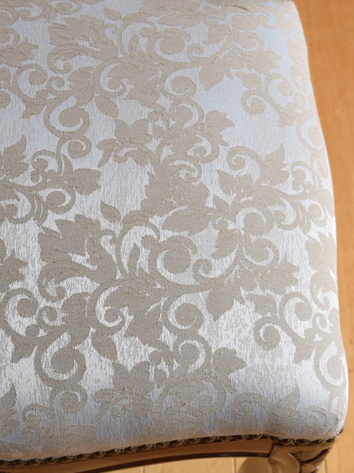 アンティーク調スツールの生地