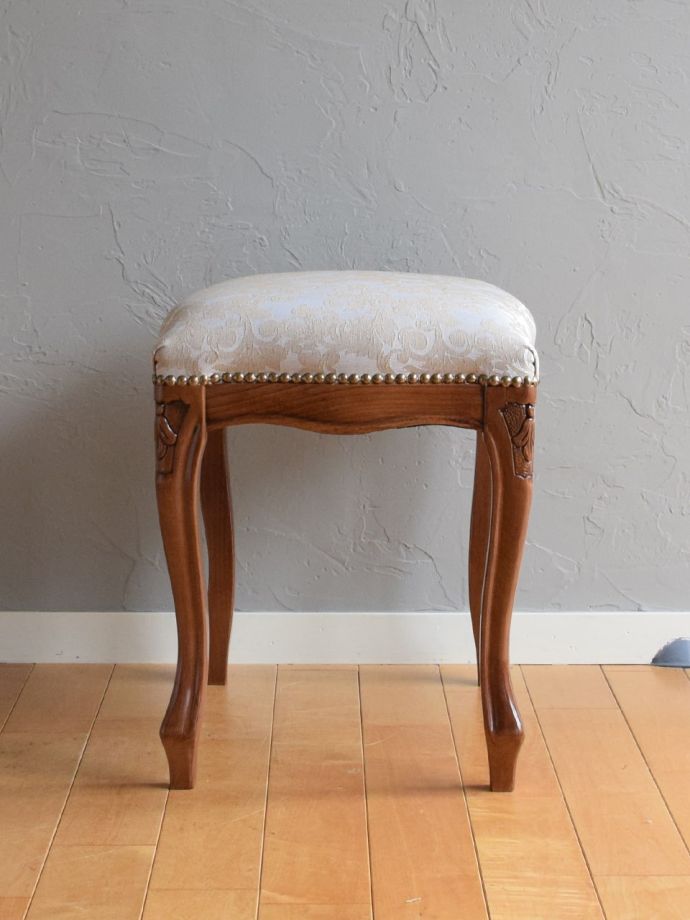 スツールの側面