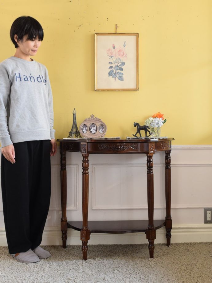 アンティーク風のコンソールテーブル