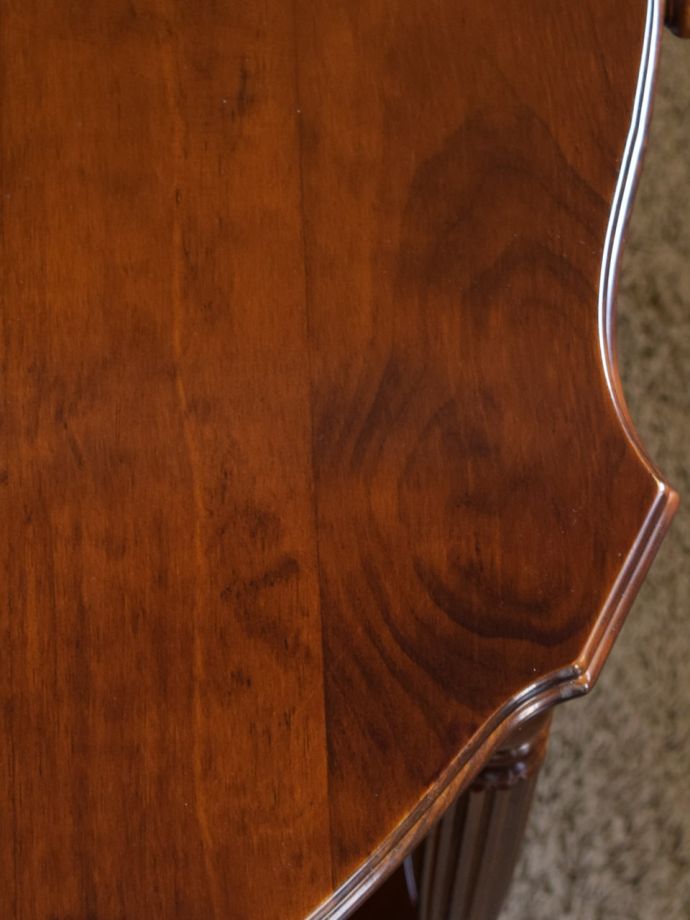 テーブルの天板の木目